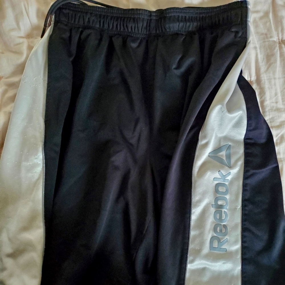 Reebok shorts size Large